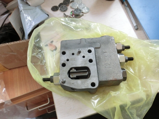 農業用機械用の2人座水力三方向制御バルブ