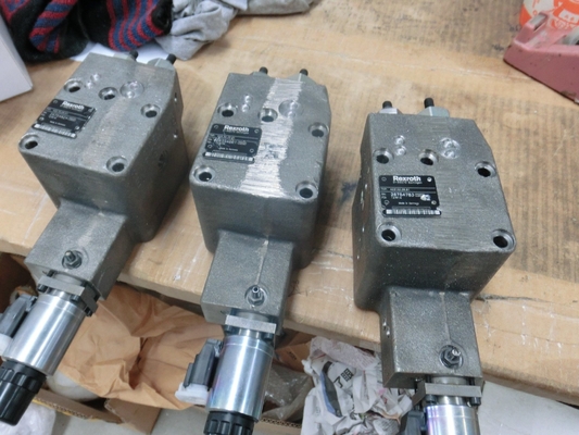 舗装機械 電気液圧制御バルブ オーダーメイド