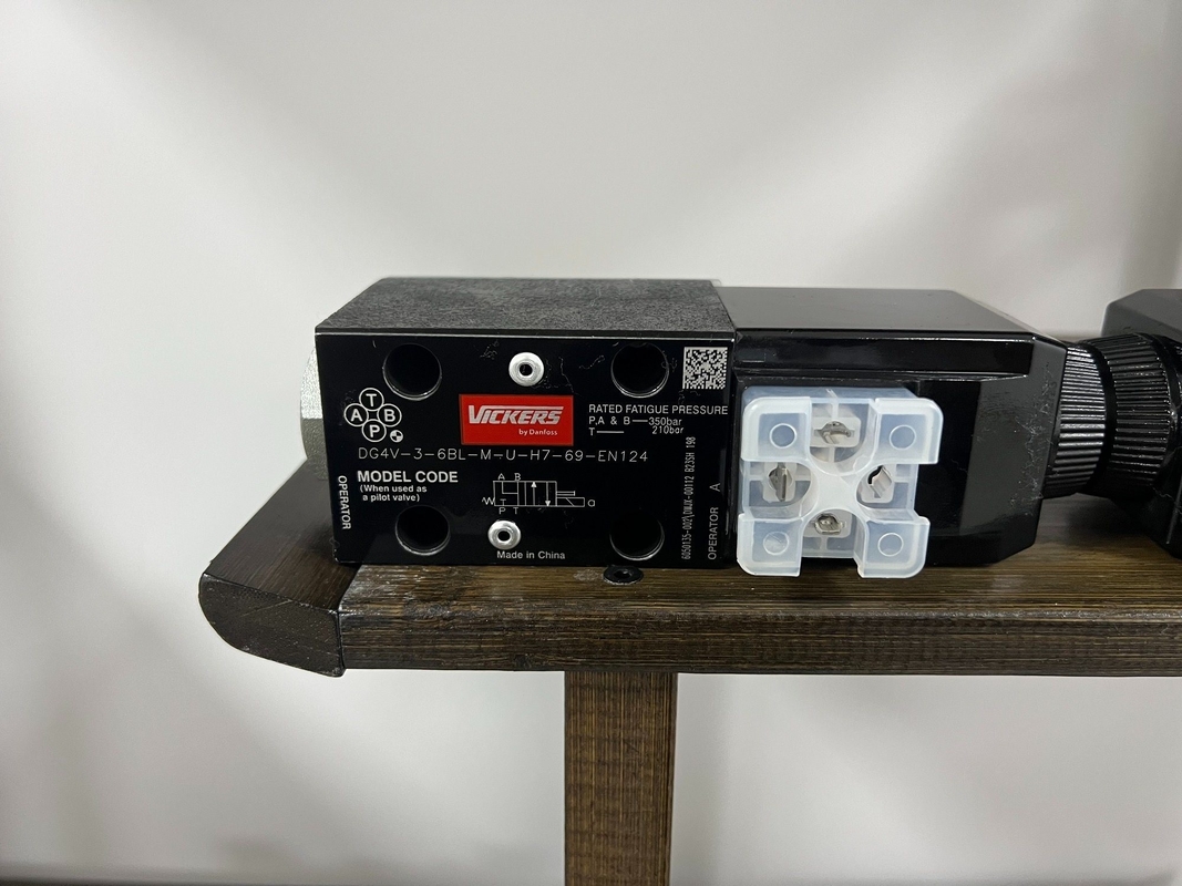 パッケージサイズ 5.00cm * 6.00cm * 7.00cm 鋳鉄電磁弁 Dg4V-3-6bl-M-U-H7-69-En124